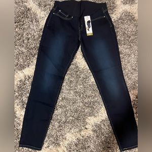 NWT- Levi full panel maternity jeans